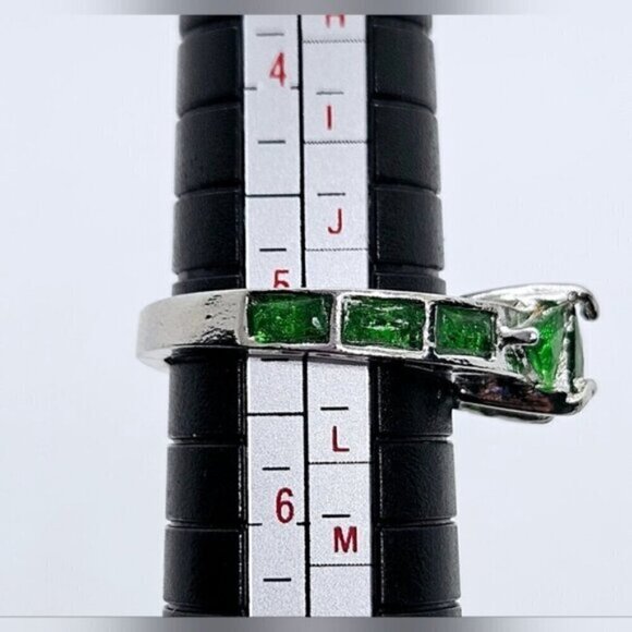 Silver Tone Simulant Emerald Gemstone Fashion Ring - Picture 9 of 10